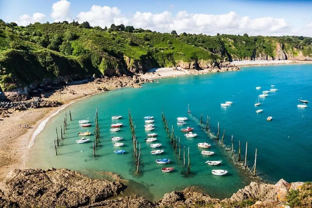 Les Suites Du Littoral - Gites Proche Mer - Piscine - Spa Plouezec