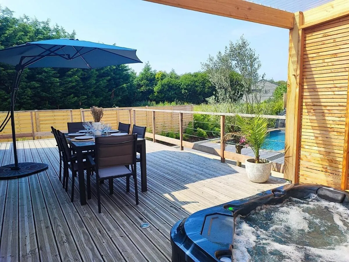 Les Suites Du Littoral - Gites Proche Mer - Piscine - Spa Plouezec 0*,  France